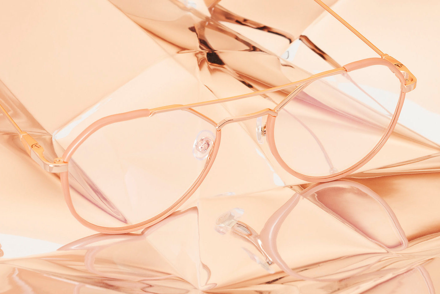 Brillenmarke Gigi Barcelona - Nahaufnahme hellrosa Brille