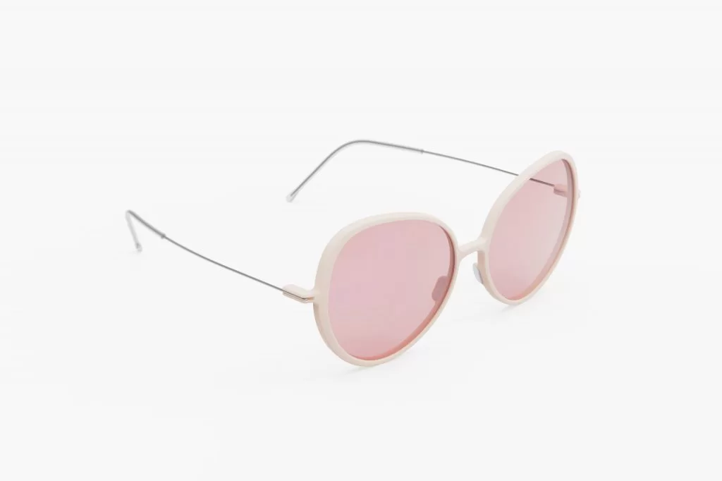 Annu Sonnenbrille - Modell Cateye in Weiß mit pinken Gläsern - Ansicht seitlich