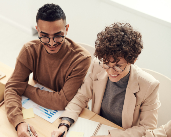 Arbeitsplatzbrillen - Merting unter Arbeitskollegen