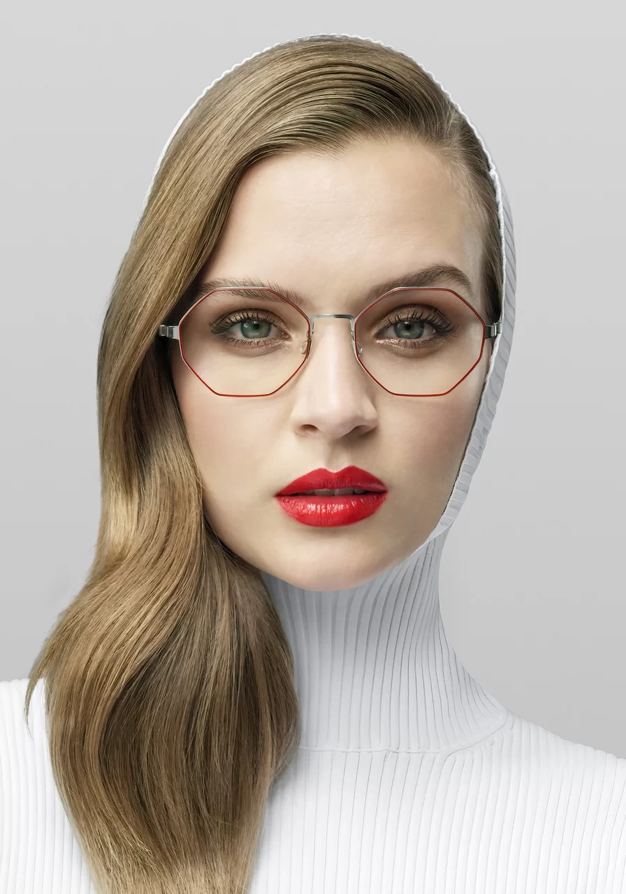 Brillenmarke Lindberg 05 - Frau mit Brille