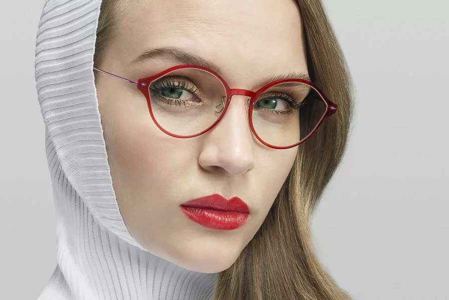 Brillenmarke Lindberg 06 - Frau mit Brille